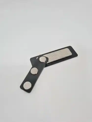 Pin Identificador Credencial Personalizada C/laser, Con Imán Dorado - Imagen 12